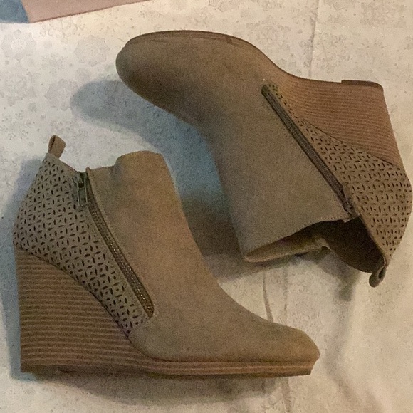 NWT JustFab booties - Picture 3 of 8